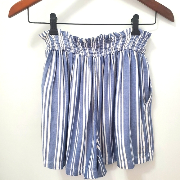 Hollister Stripped Blue and White  Paperbag Shorts - Picture 3 of 4